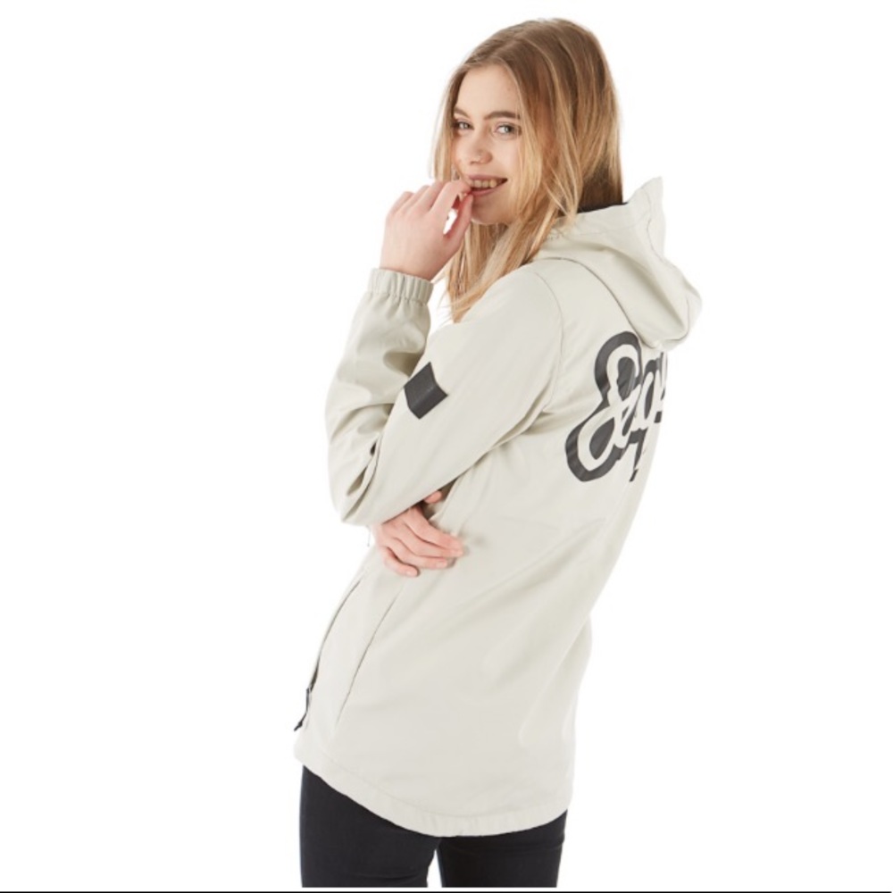 Saga Crew Jacket - Picture 4 of 10